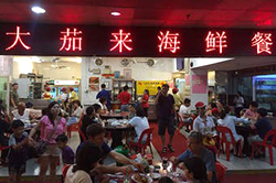 diners at Jumbo Seafood restaurant